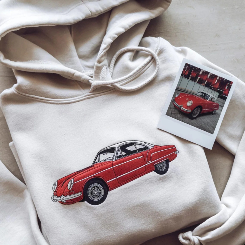 Personaliziran pulover s kapuco z vezenim motivom vozila